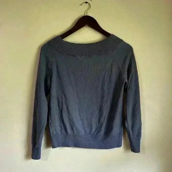 Uniqlo‎ off the shoulder sweater - Picture 3 of 3